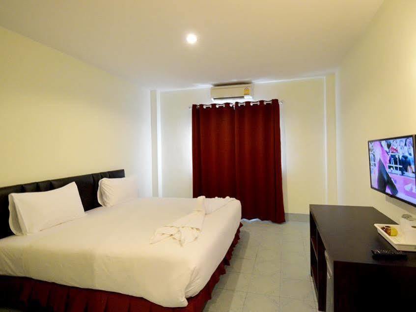 Paripas Express Patong Hotel Exterior foto